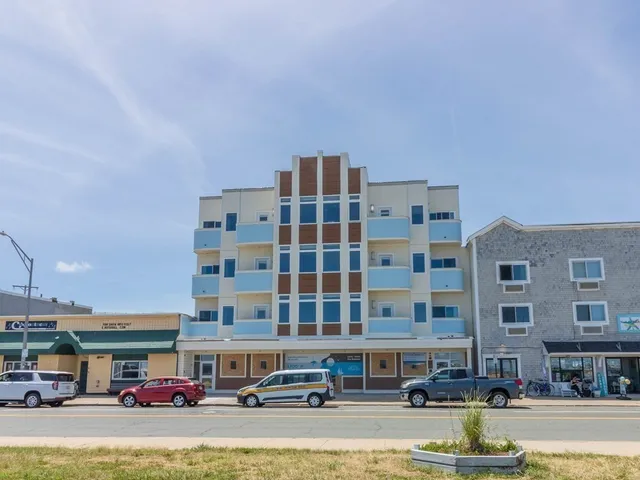 $2,500 | 163 Nantasket Avenue, Unit 409, Hull, MA 02045