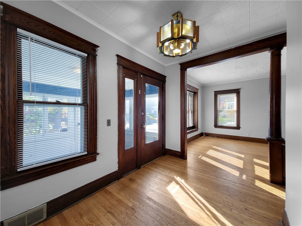 546 Magee Avenue Rochester, NY 14613 - Photo 2 of 36 Front Entryway