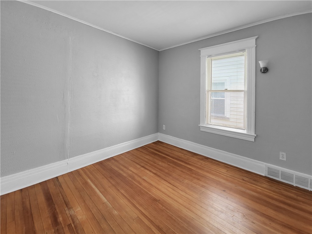 546 Magee Avenue Rochester, NY 14613 - Photo 22 of 36 Upstairs Bedroom 2