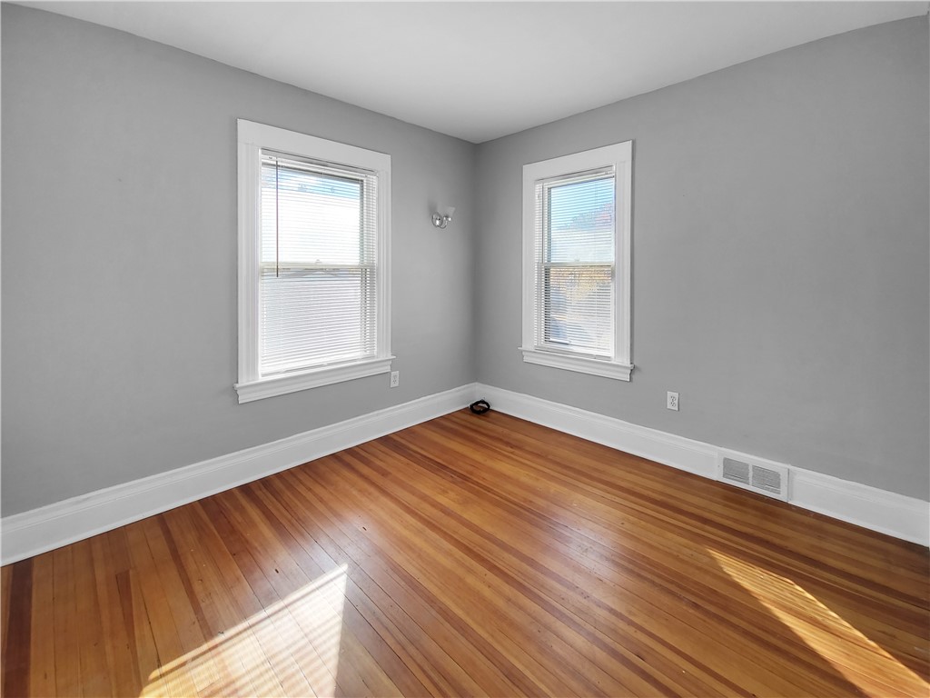 546 Magee Avenue Rochester, NY 14613 - Photo 27 of 36 Upstairs Bedroom 3