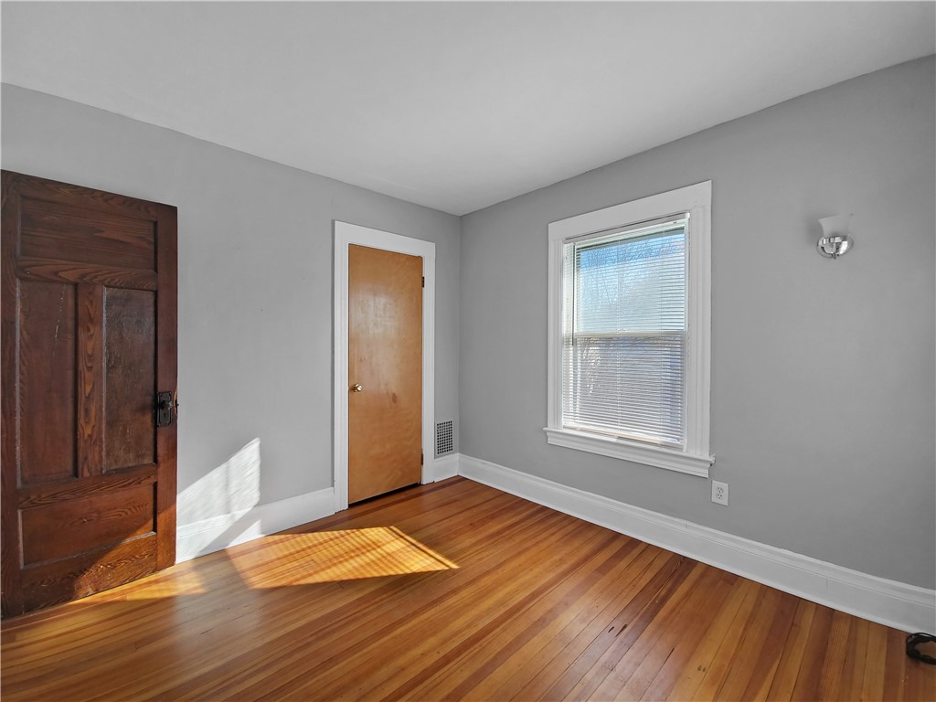 546 Magee Avenue Rochester, NY 14613 - Photo 28 of 36 Upstairs Bedroom 3