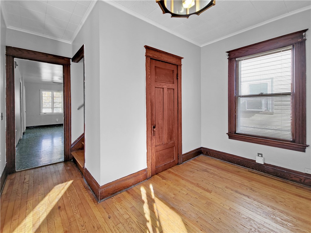 546 Magee Avenue Rochester, NY 14613 - Photo 3 of 36 Front Entryway