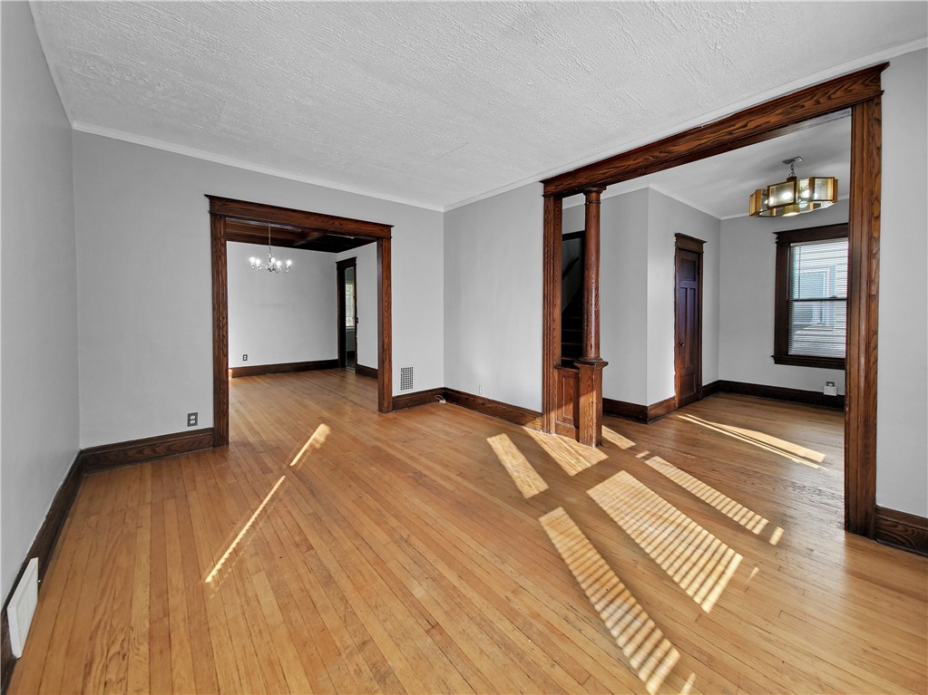 546 Magee Avenue Rochester, NY 14613 - Photo 4 of 36 Living Room