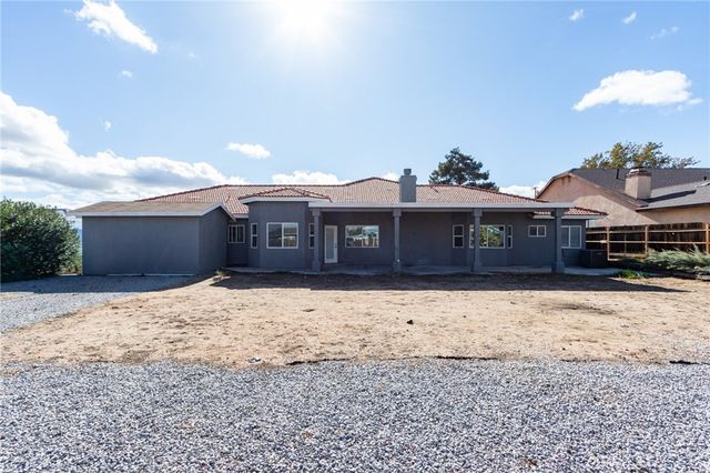 $568,800 | 18724 Danbury Avenue, Hesperia, CA 92345