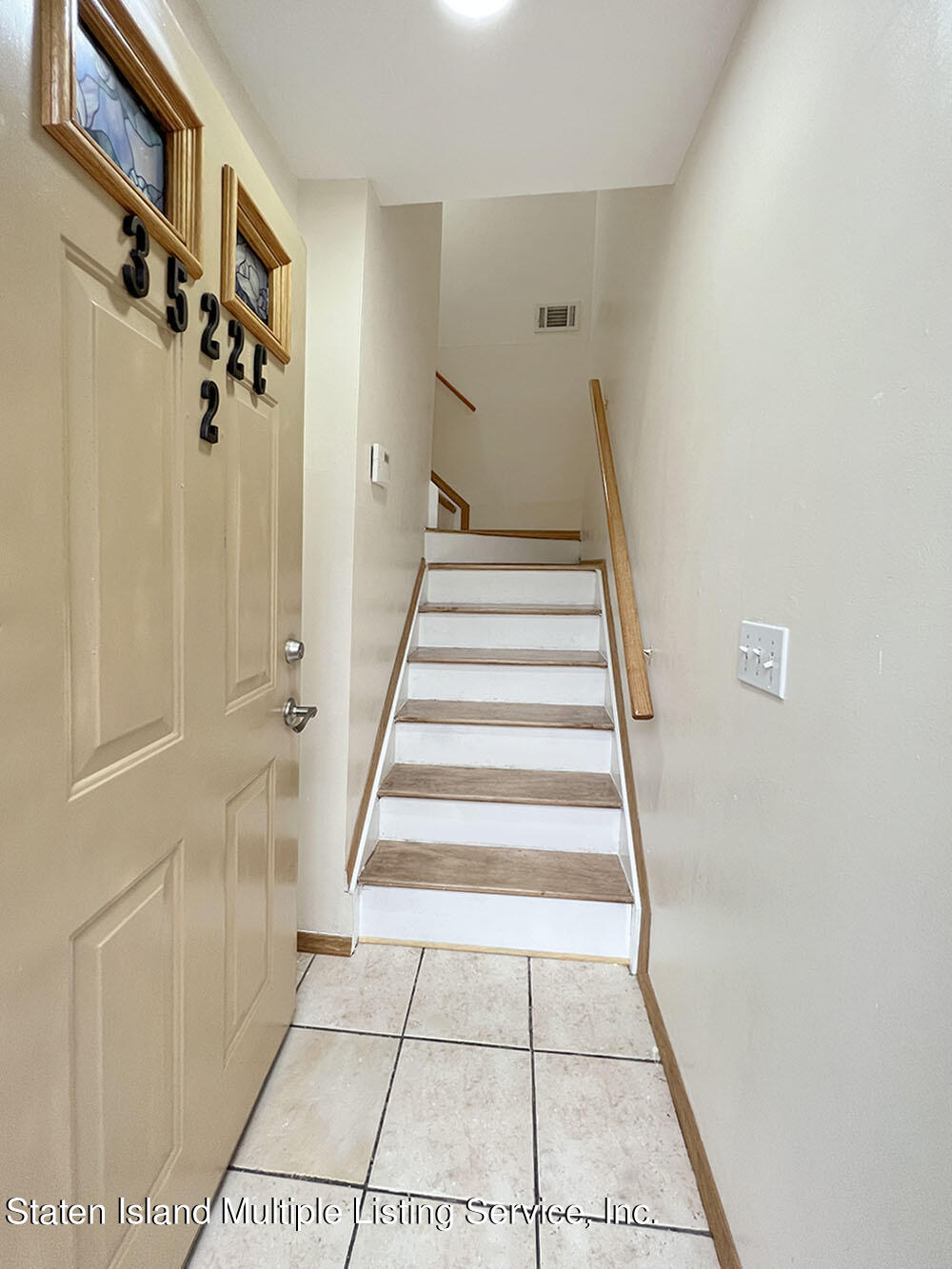 3522 Amboy Road, Unit C Staten Island, NY 10306 - Photo 3 of 32 IMG_6327