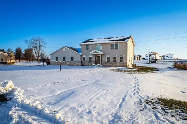 $425,000 | 202 Comet Lane, Heyworth, IL 61745