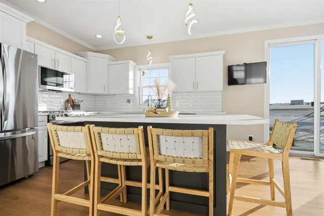 $425,000 | 202 Comet Lane, Heyworth, IL 61745