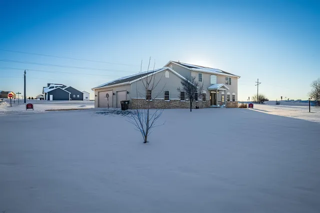 $425,000 | 202 Comet Lane, Heyworth, IL 61745