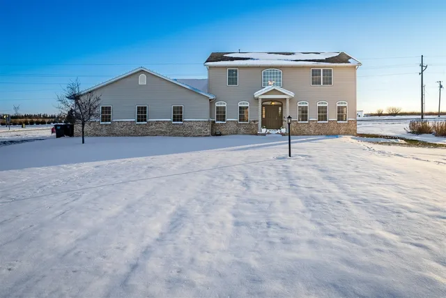 $425,000 | 202 Comet Lane, Heyworth, IL 61745