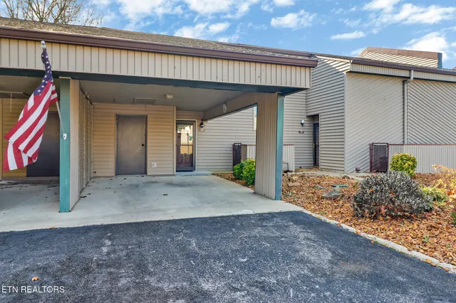 $310,000 | 96 Lakeshore Lane, Unit 28, Crossville, TN 38558