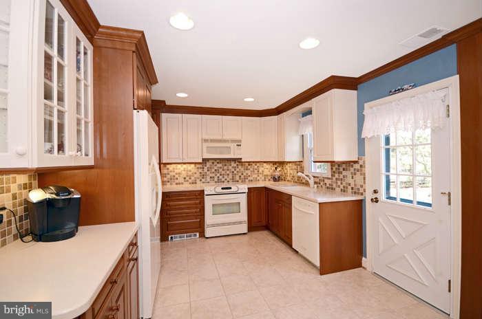 4453 Carroll Manor Road Baldwin, MD 21013 - Photo 8 of 30 a kitchen with a stove and a refrigerator