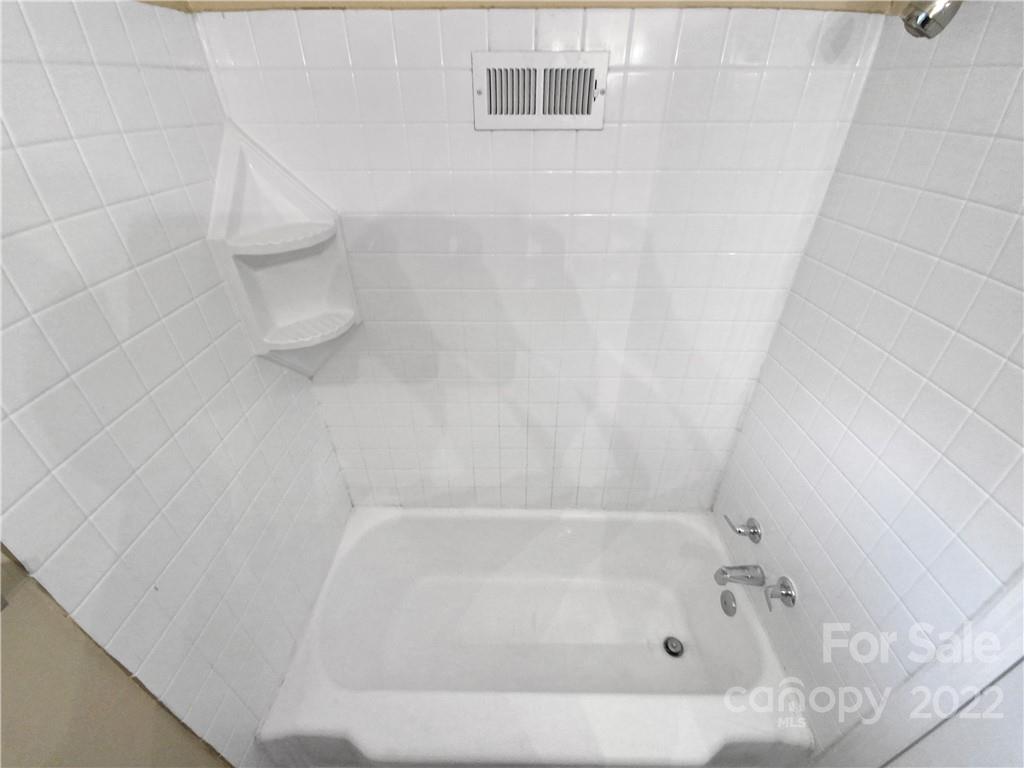 3209 Credenza Road Charlotte, NC 28208 - Photo 18 of 20 a close view of a bathtub in bathroom