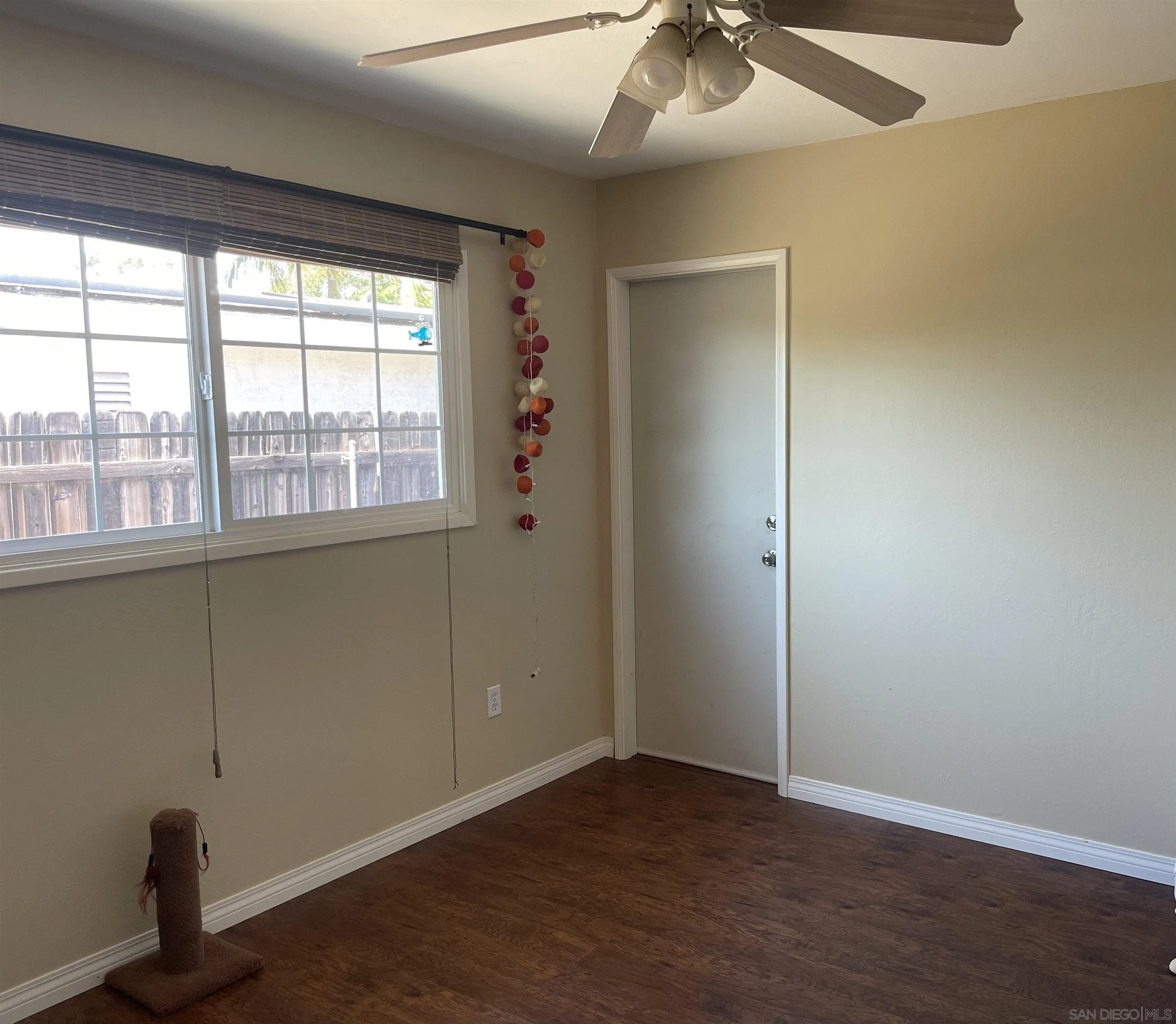 14150 Tobiasson Road Poway, CA 92064 - Photo 8 of 12 an empty room with a window