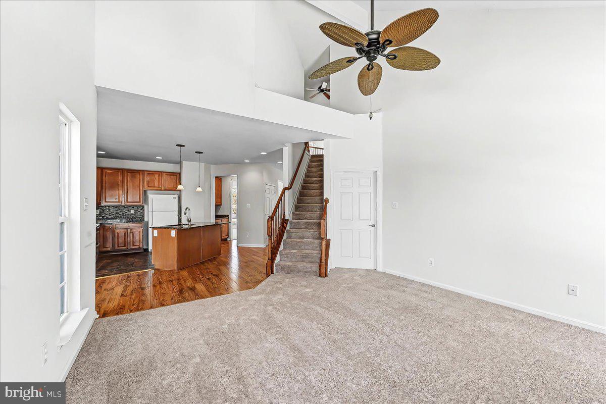 339 Pierce Run Newark, DE 19702 - Photo 16 of 37 a view of empty room with ceiling fan
