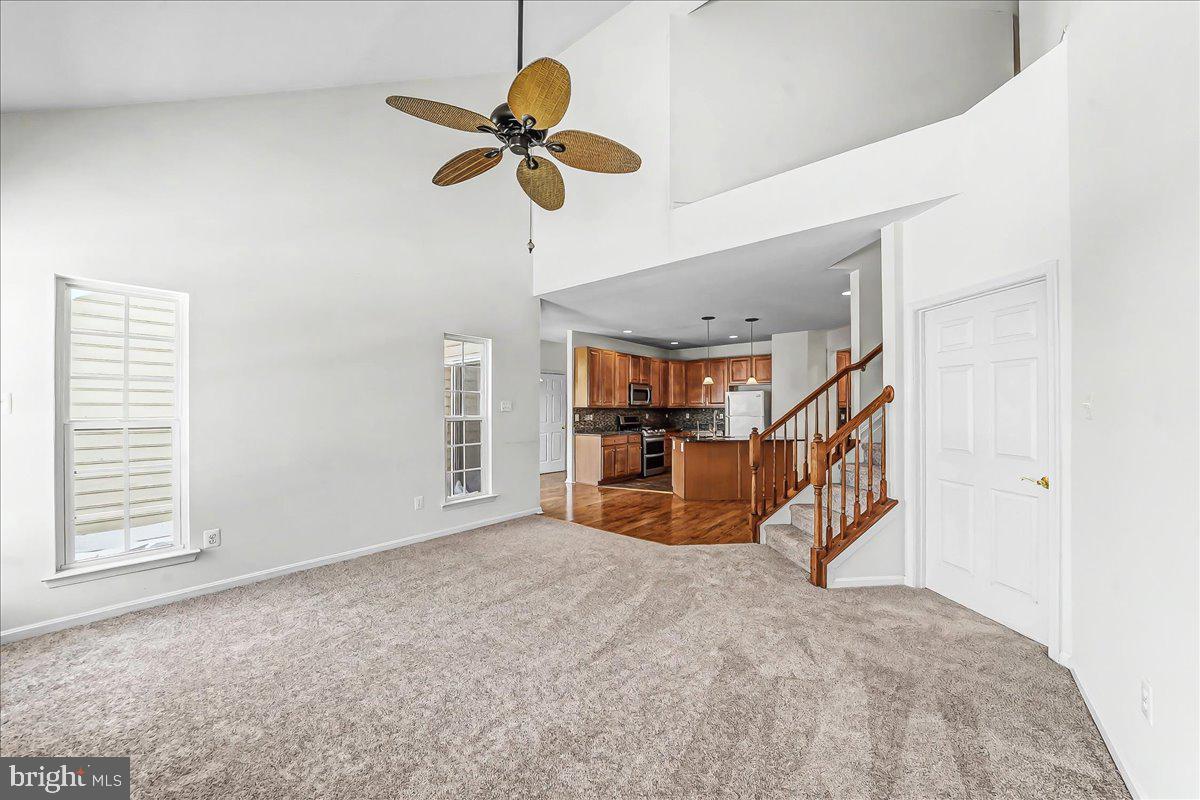 339 Pierce Run Newark, DE 19702 - Photo 17 of 37 a view of a livingroom with a furniture