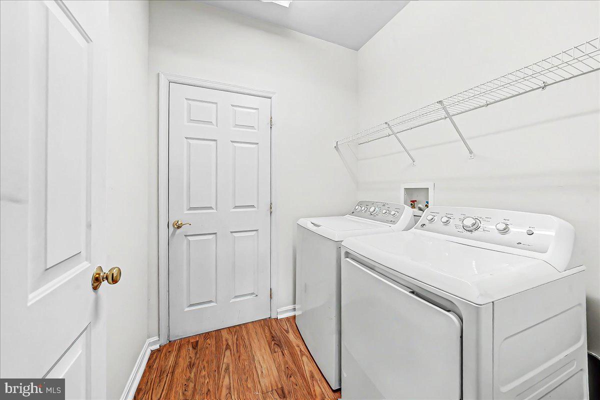 339 Pierce Run Newark, DE 19702 - Photo 19 of 37 a utility room with dryer and washer