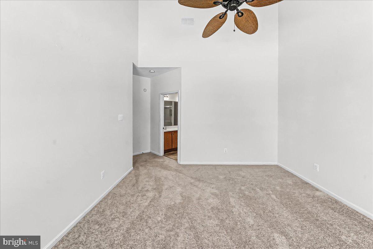 339 Pierce Run Newark, DE 19702 - Photo 21 of 37 a view of a chandelier fan and closet