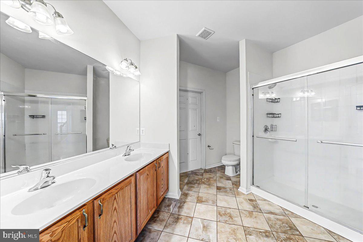 339 Pierce Run Newark, DE 19702 - Photo 22 of 37 a spacious bathroom with a double vanity sink toilet and shower