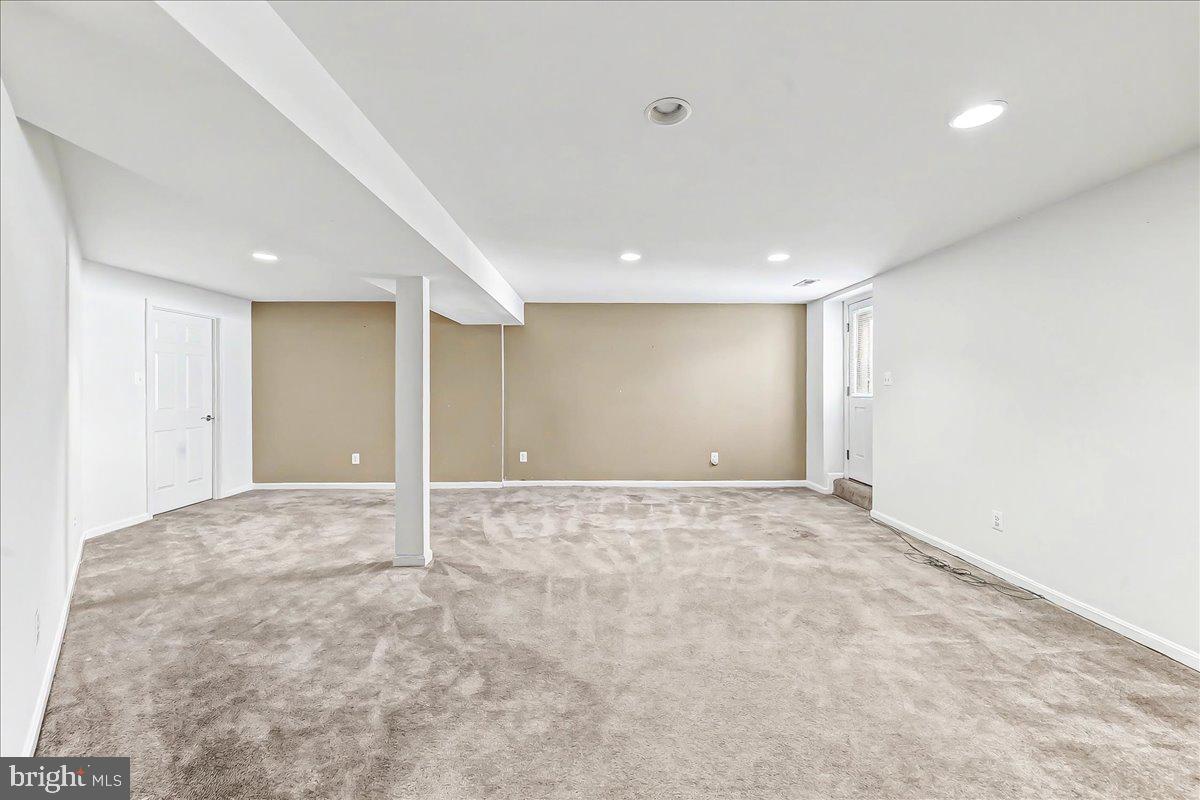 339 Pierce Run Newark, DE 19702 - Photo 33 of 37 a view of an empty room