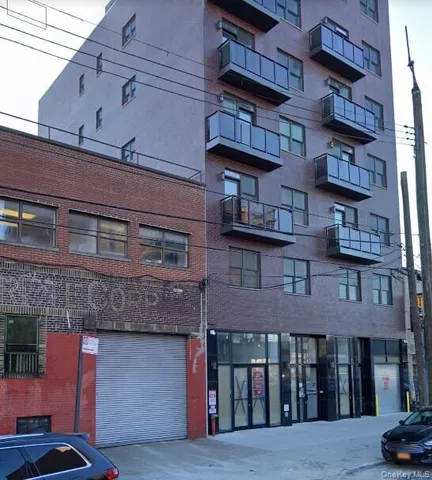 $748,000 | 31-12 38th Avenue, Unit 3B | Long Island City