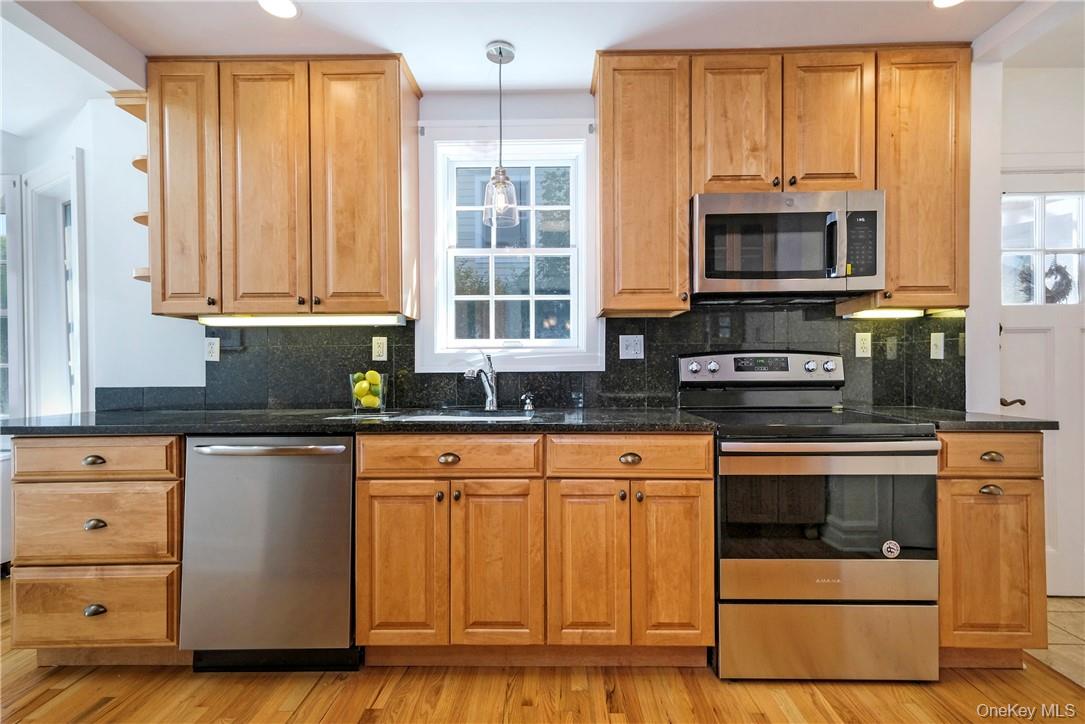 107 Lee Road Scarsdale, NY 10583 - Photo 9 of 31