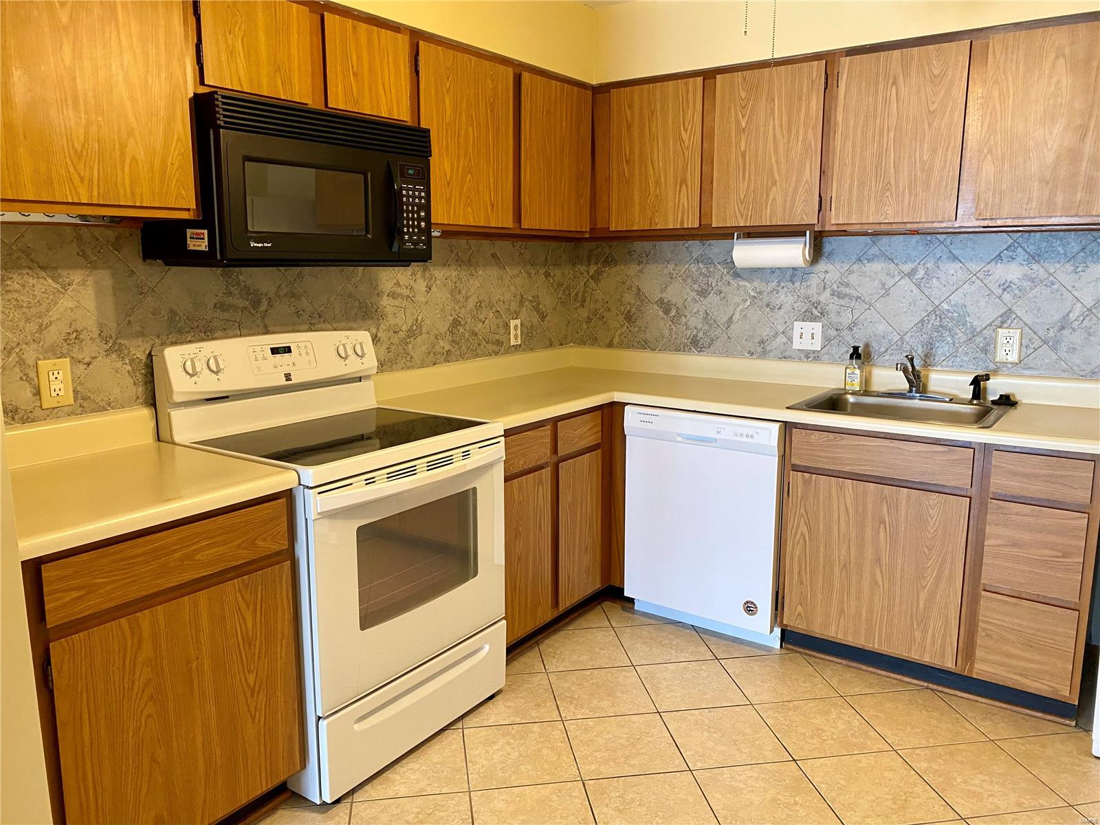 12122 Natural Bridge Road, Unit K Bridgeton, MO 63044 - Photo 4 of 41 Gallery Image 4
