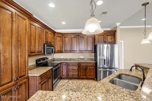 $2,450 | 62 Tantallon Drive, Ocean Springs, MS 39564