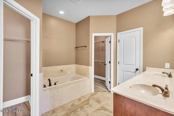 $2,450 | 62 Tantallon Drive, Ocean Springs, MS 39564