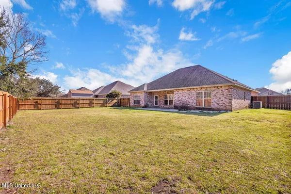 $2,450 | 62 Tantallon Drive, Ocean Springs, MS 39564