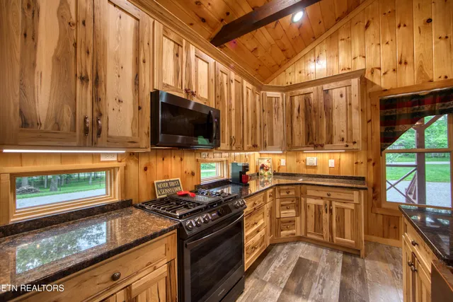 $599,000 | 305 Griffin Lane, Allardt, TN 38504