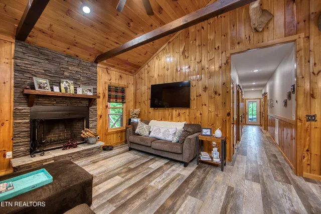 $599,000 | 305 Griffin Lane, Allardt, TN 38504