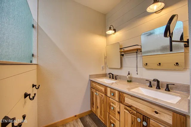 $599,000 | 305 Griffin Lane, Allardt, TN 38504