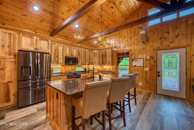 $599,000 | 305 Griffin Lane, Allardt, TN 38504