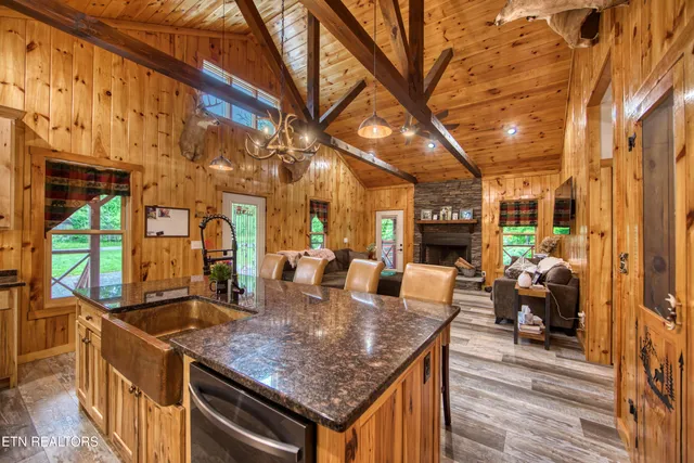 $599,000 | 305 Griffin Lane, Allardt, TN 38504