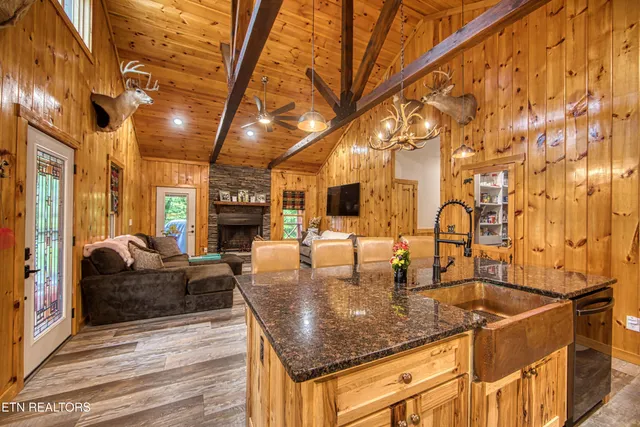 $599,000 | 305 Griffin Lane, Allardt, TN 38504