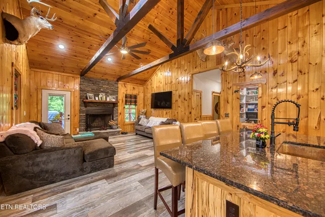 $599,000 | 305 Griffin Lane, Allardt, TN 38504