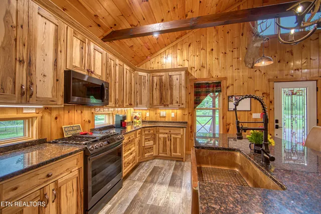 $599,000 | 305 Griffin Lane, Allardt, TN 38504