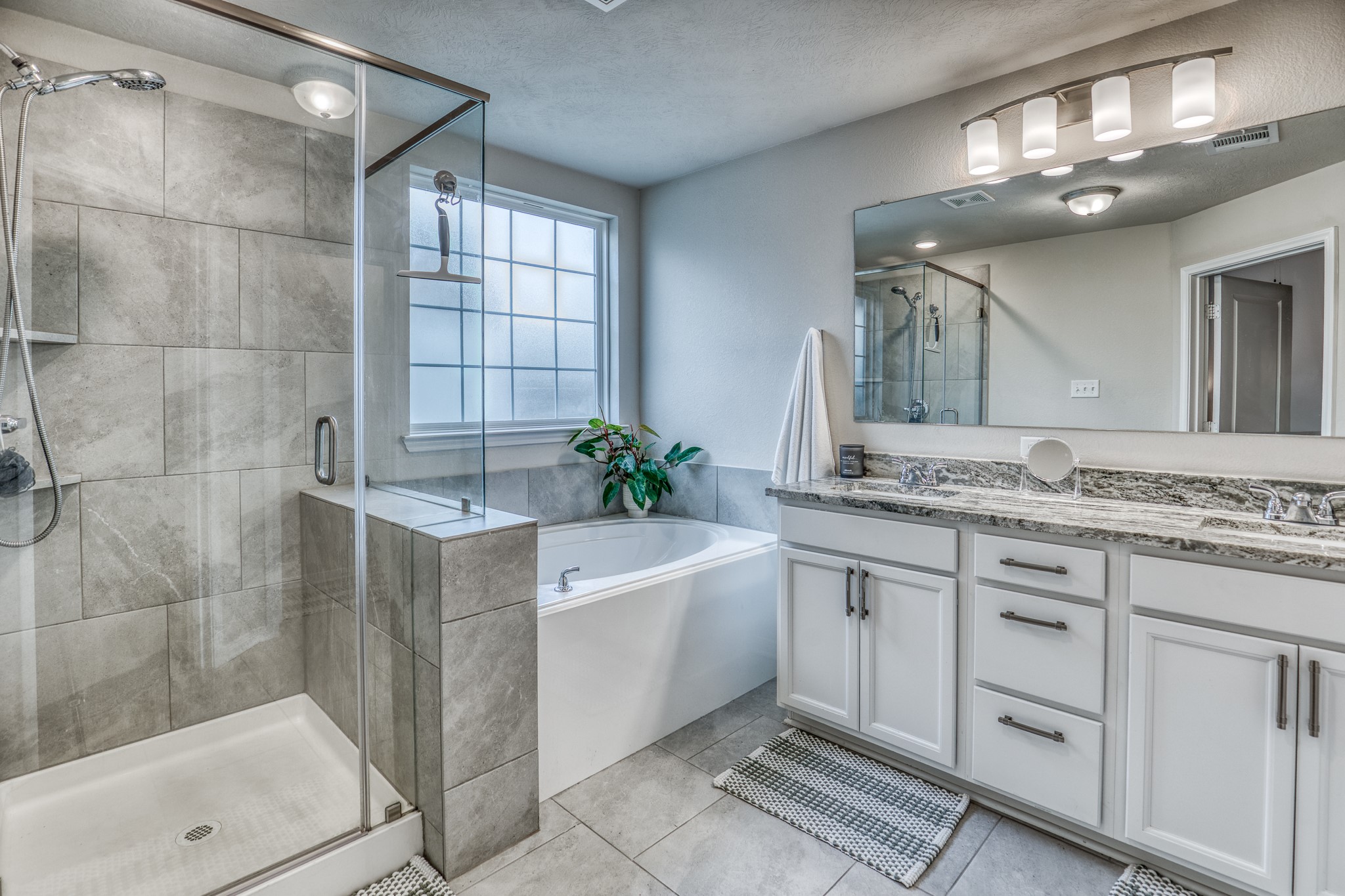 1016 Old Vine Road Brenham, TX 77833 - Photo 13 of 25 Primary Bath