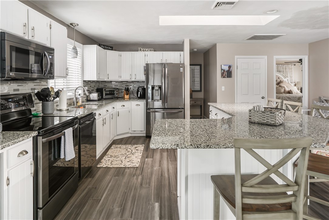 1 Latham Farm Road Smithfield, RI 02917 - Photo 5 of 31