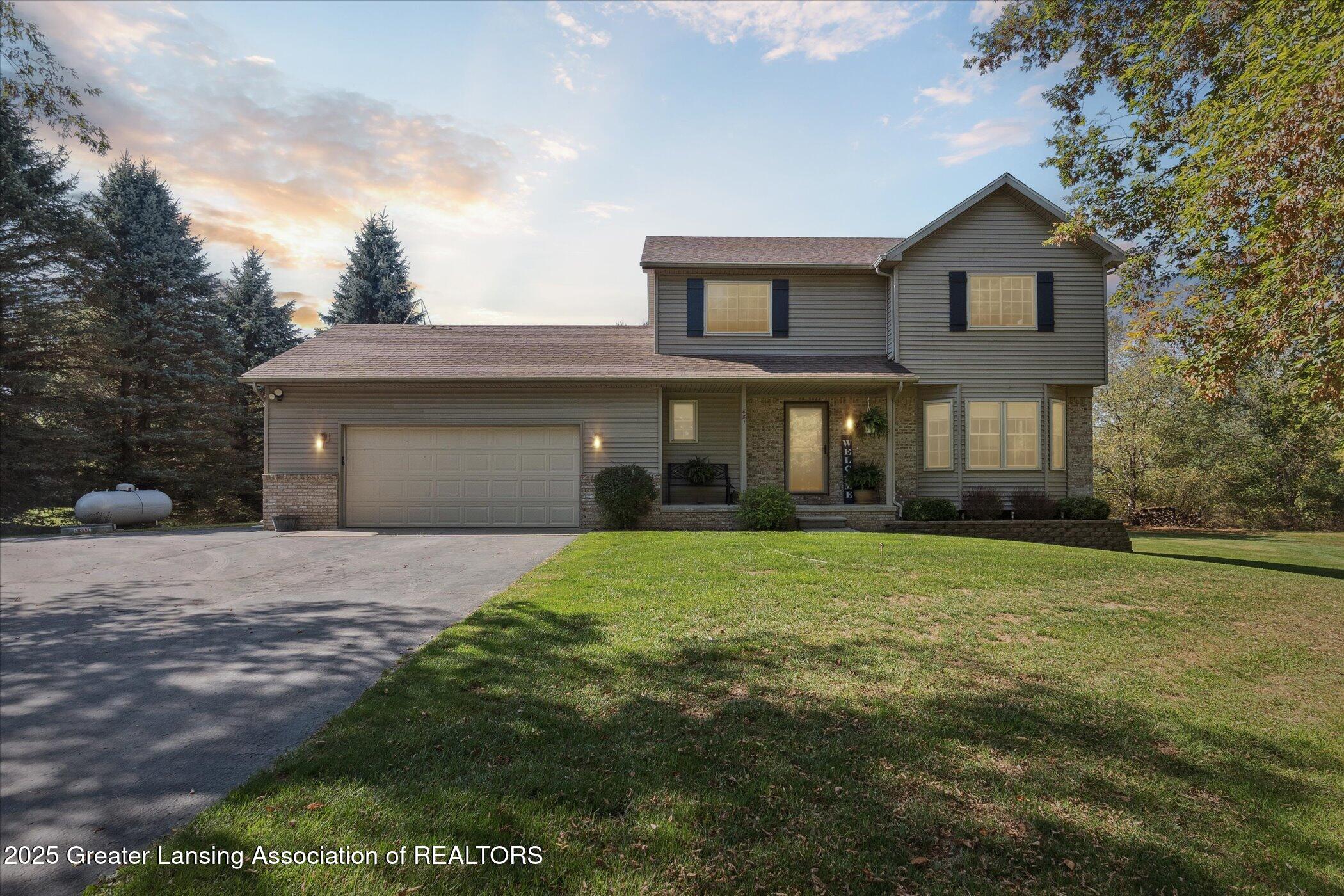 881 Oakhurst Road Fowlerville, MI 48836 - Photo 2 of 46 01-881-Oakhurst-Rd-Fowlerville-MI-48836-