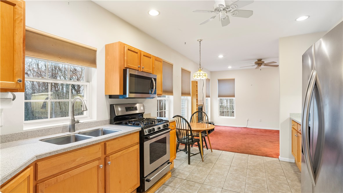 19 Rimwood Drive Smithfield, RI 02917 - Photo 10 of 41