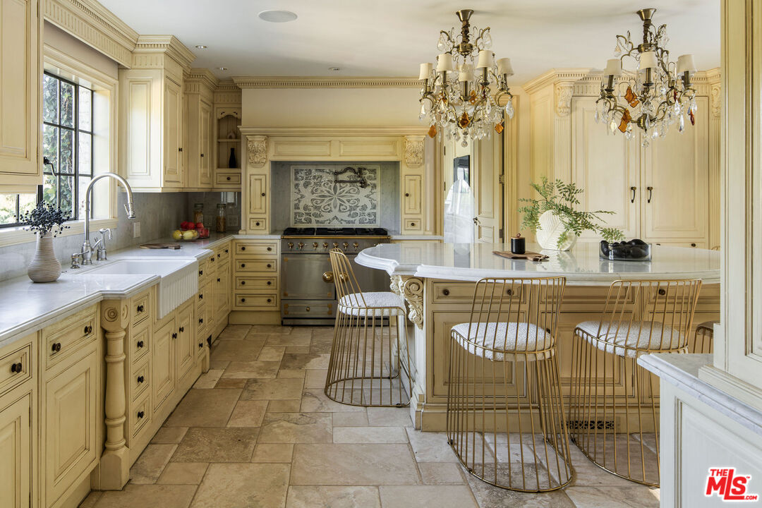 10950 Bellagio Road Los Angeles, CA 90077 - Photo 15 of 55