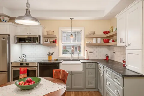 $895,000 | 640 East Avenue, Pawtucket, RI 02860