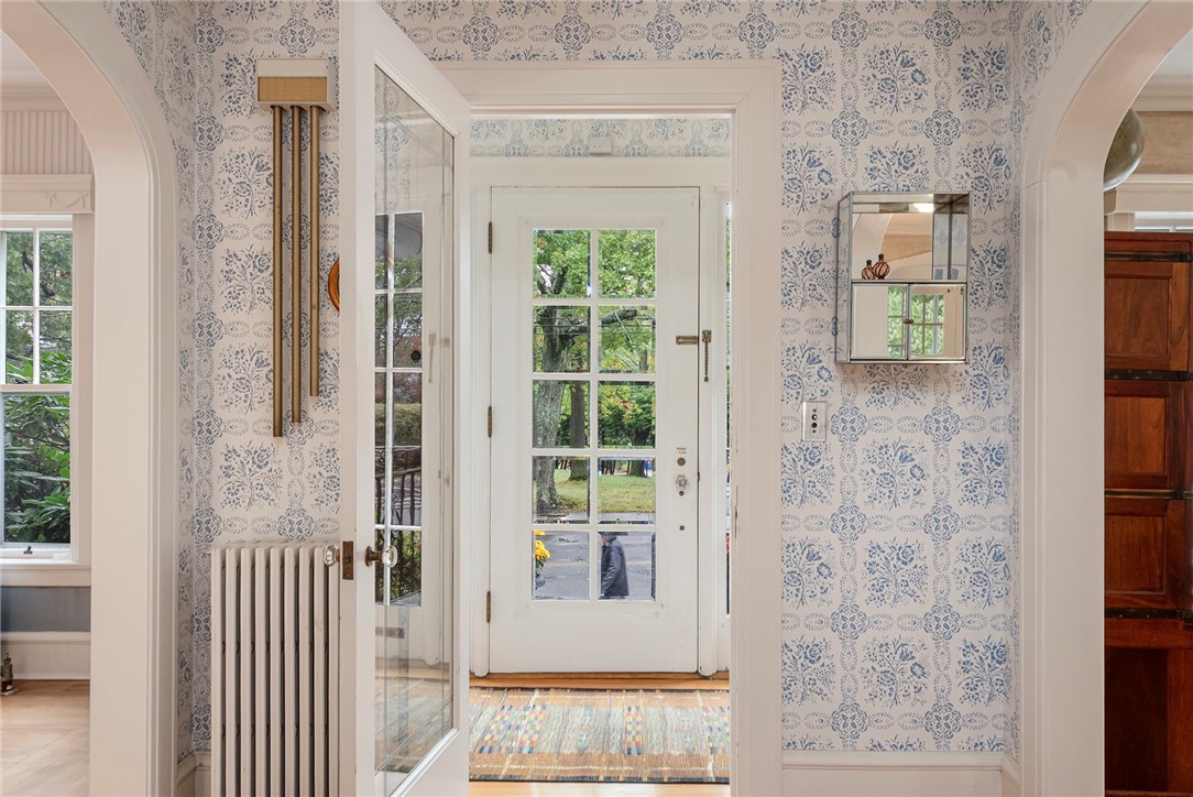 640 East Avenue Pawtucket, RI 02860 - Photo 4 of 50