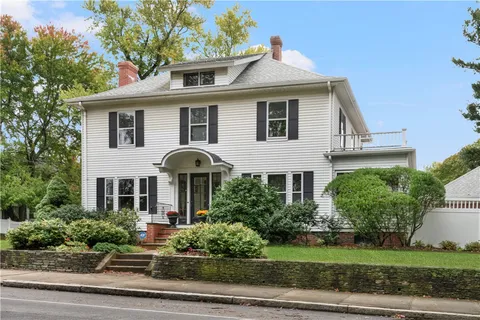 $895,000 | 640 East Avenue, Pawtucket, RI 02860
