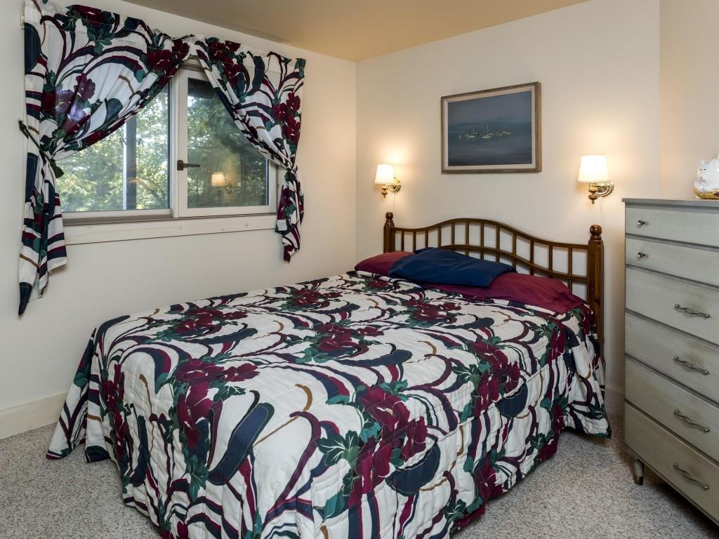 127 Appalachee Road Boothbay Harbor, ME 04538 - Photo 23 of 35 The second bedroom with closet and...