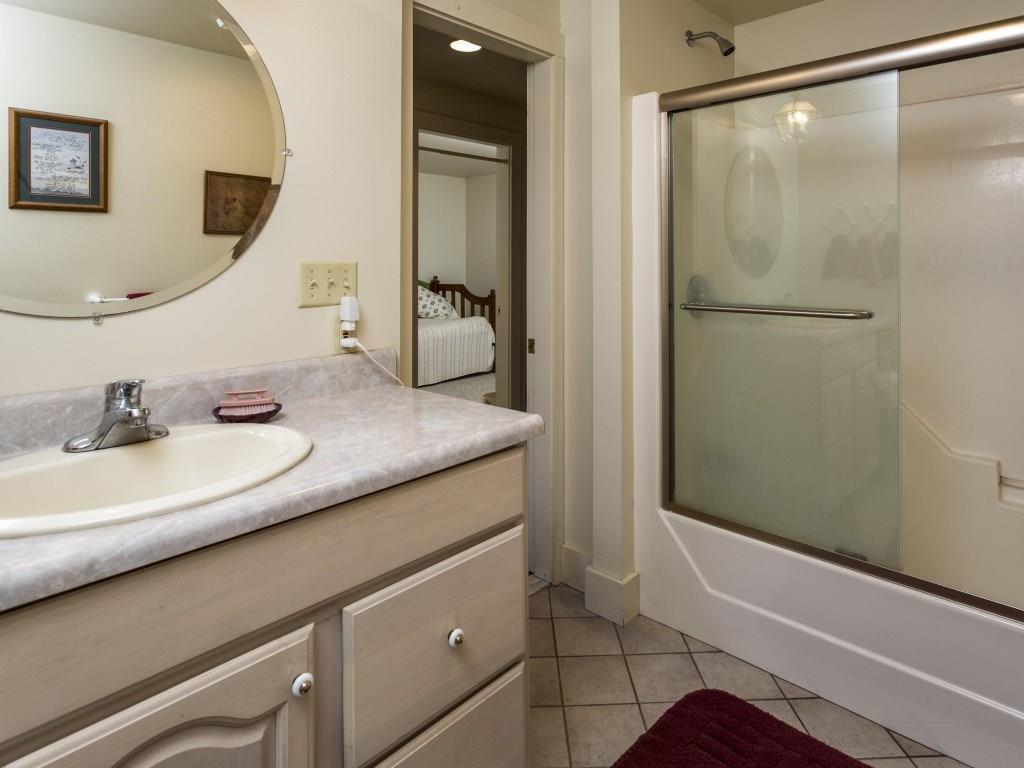 127 Appalachee Road Boothbay Harbor, ME 04538 - Photo 24 of 35 The guest bathroom with tub/shower...
