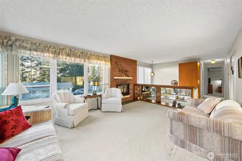 $1,350,000 | 24 158th Place Southeast, Bellevue, WA 98008