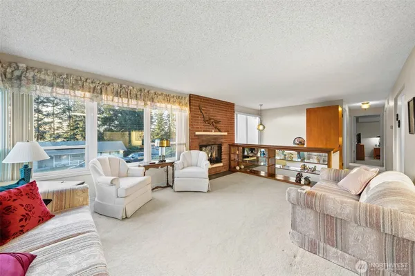 $1,350,000 | 24 158th Place Southeast, Bellevue, WA 98008