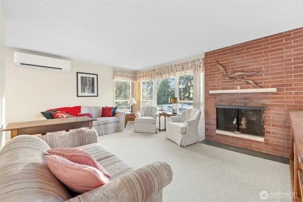 $1,350,000 | 24 158th Place Southeast, Bellevue, WA 98008